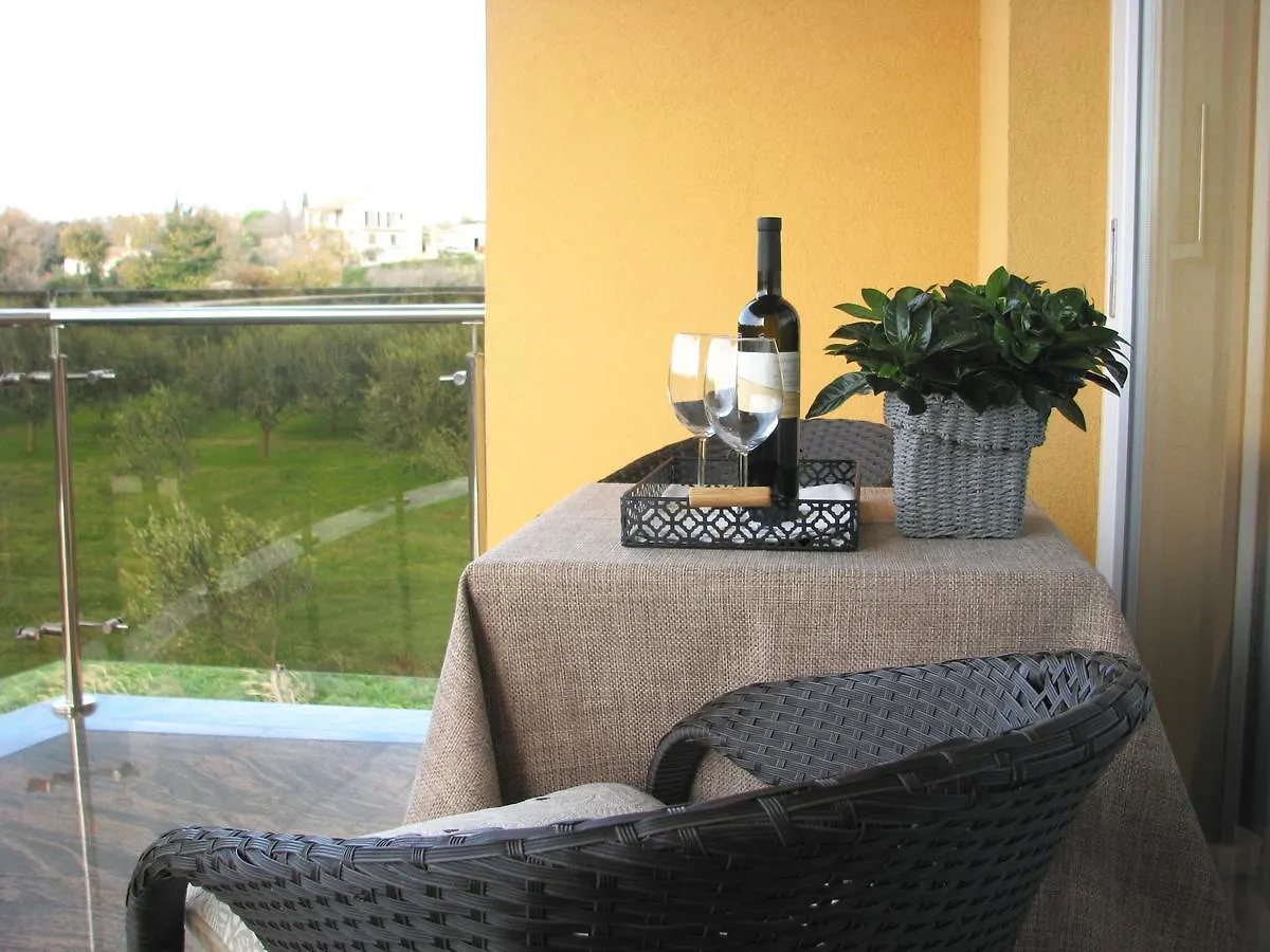 Apartman Andrea L Pomer 0*,