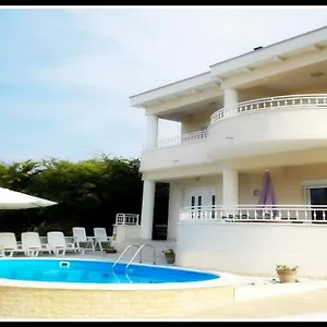 Bella By The Sea - Heated Pool, Jacuzzi, Sauna Apartment Kožino