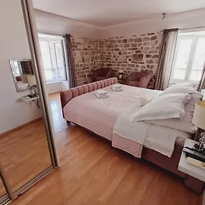Private In Diocletians Palace Apartment Split